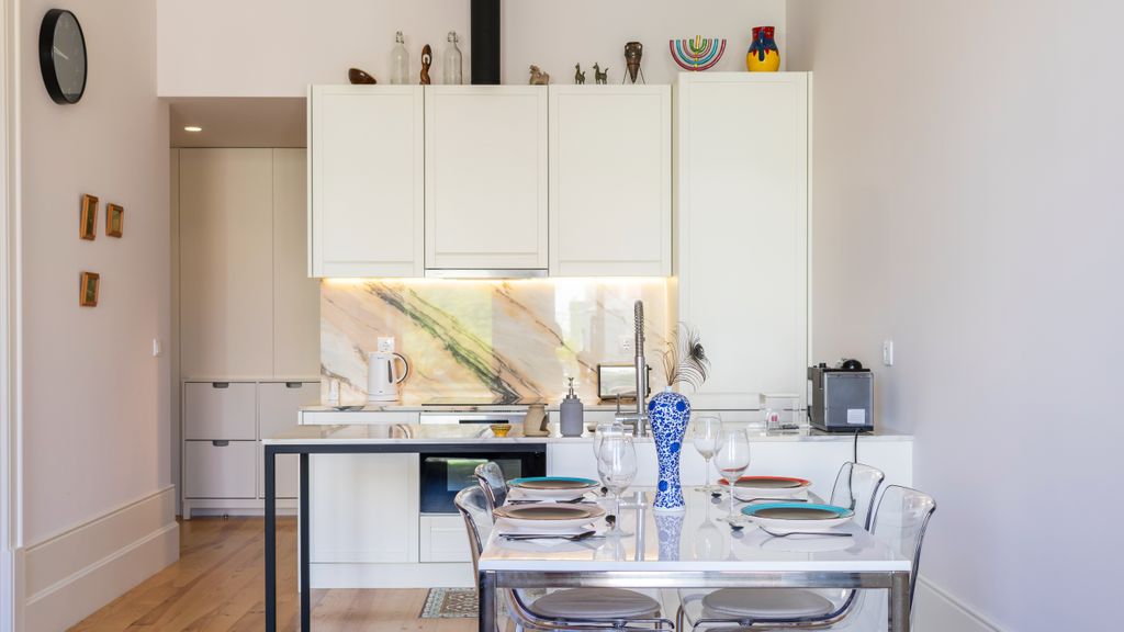 Duque Flat - AC & Balcony by LovelyStay