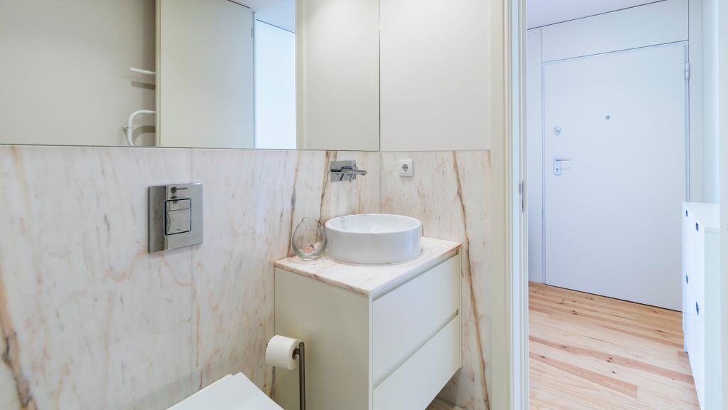 Duque Flat - AC & Balcony by LovelyStay