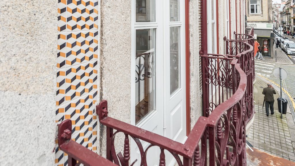 Porto Windows by central station by LovelyStay