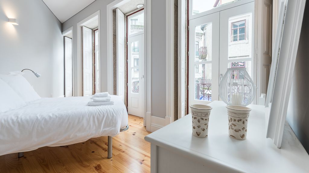 Porto Windows by central station by LovelyStay