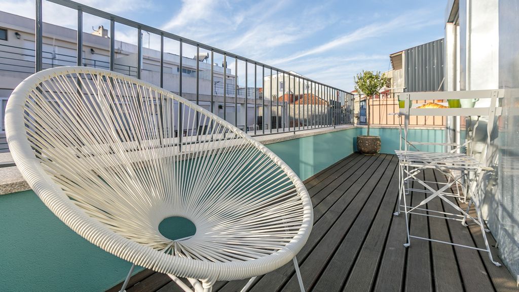 Downtown Studio w/Pool, AC & Balcony by LovelyStay