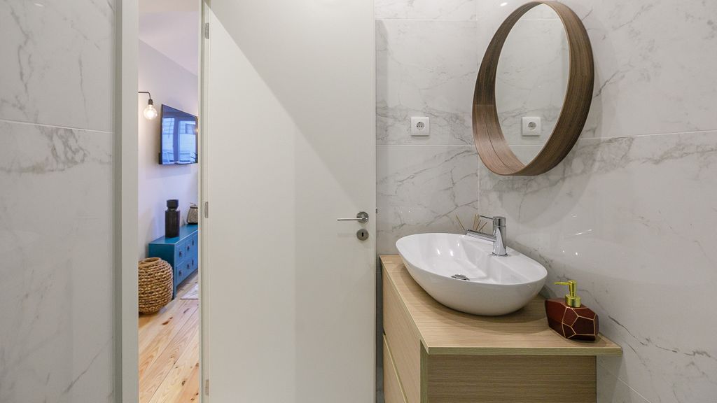 Downtown Studio w/Pool, AC & Balcony by LovelyStay
