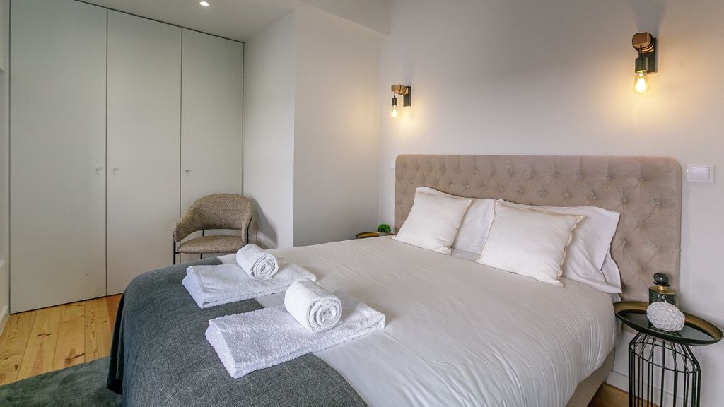 Downtown Studio w/Pool, AC & Balcony by LovelyStay