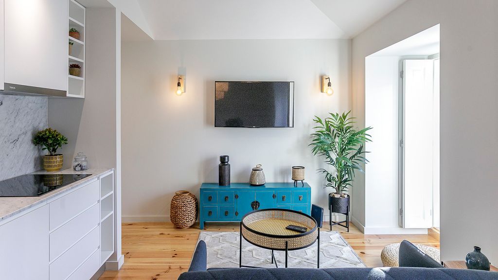 Downtown Studio w/Pool, AC & Balcony by LovelyStay