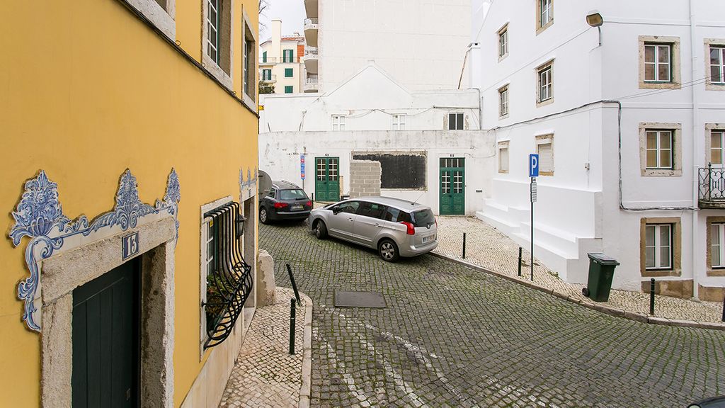 Cozy 3BDR Apartment in Estrela by LovelyStay