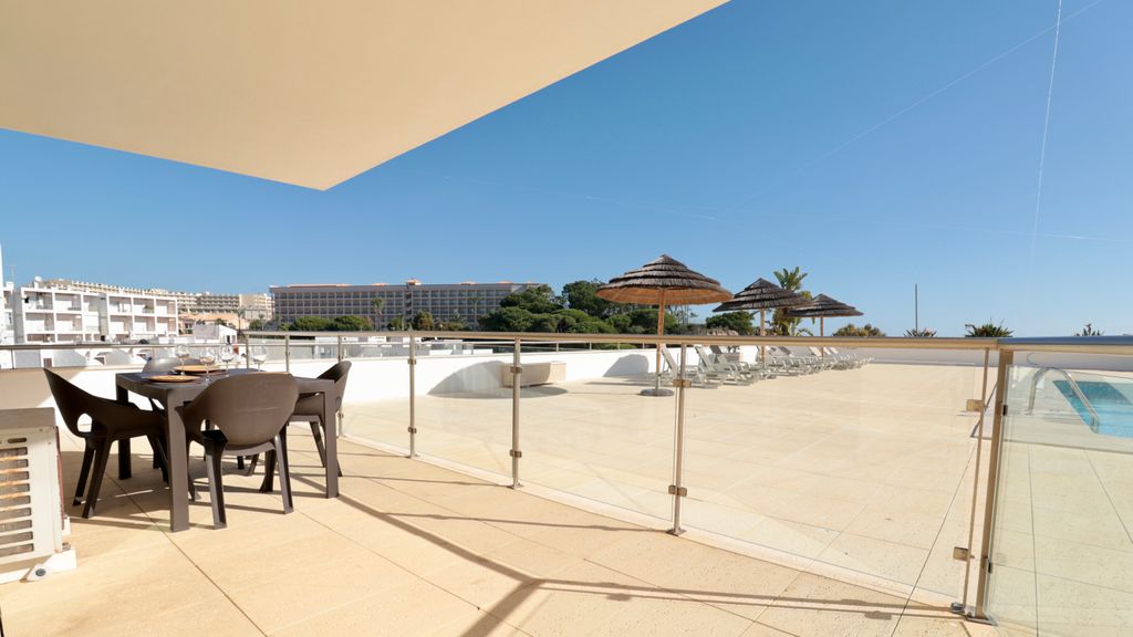 Olhos D' Água 1BR W/Pool & Parking by LovelyStay