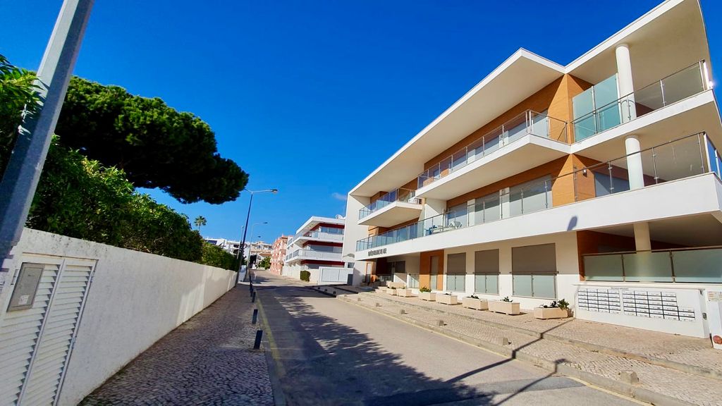 Olhos D' Água 1BR W/Pool & Parking by LovelyStay