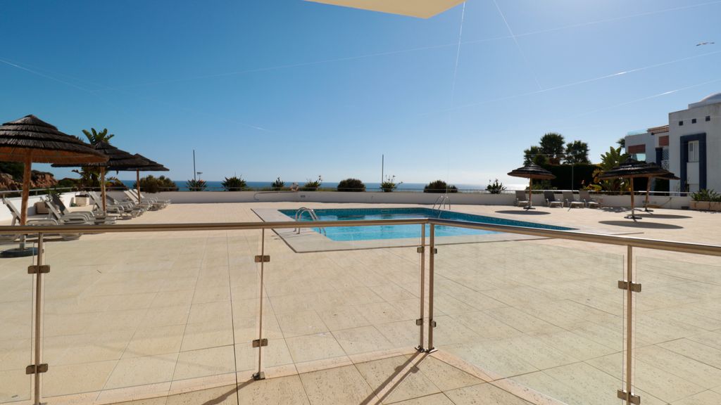 Olhos D' Água 1BR W/Pool & Parking by LovelyStay