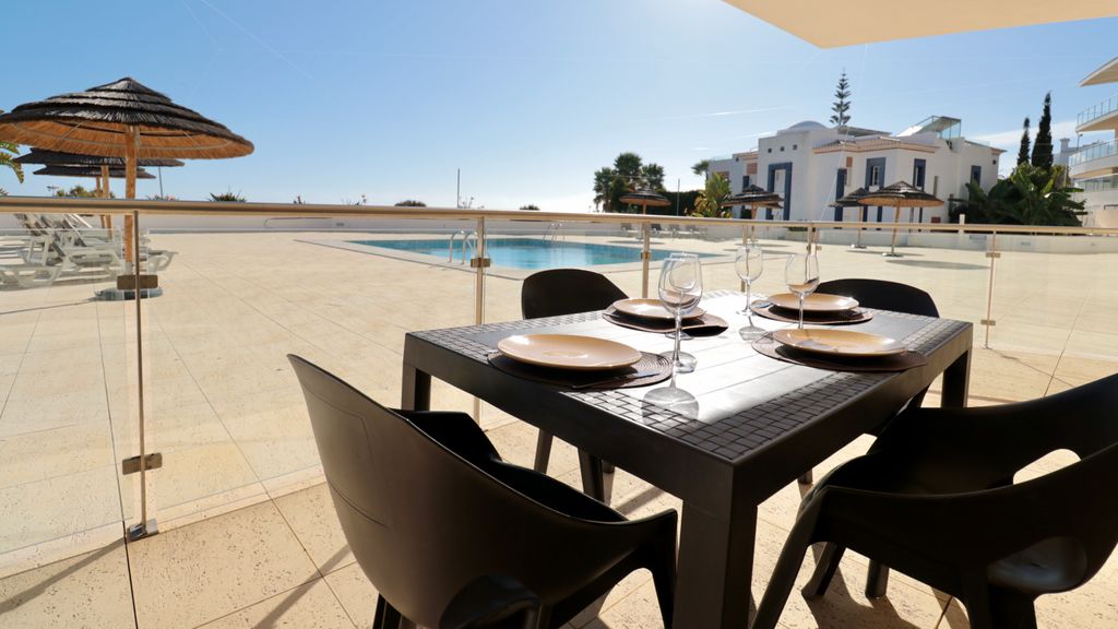 Olhos D' Água 1BR W/Pool & Parking by LovelyStay