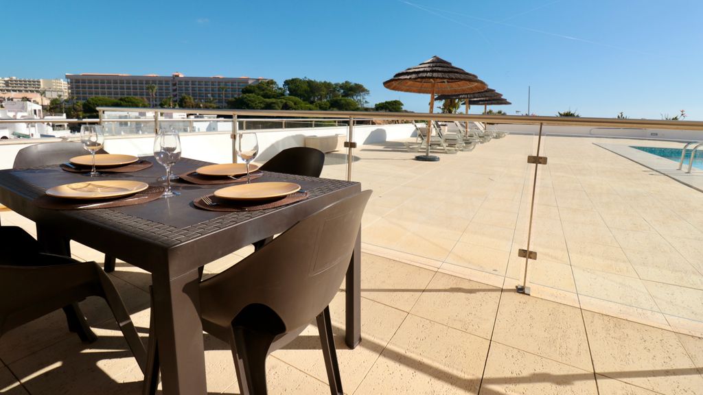 Olhos D' Água 1BR W/Pool & Parking by LovelyStay