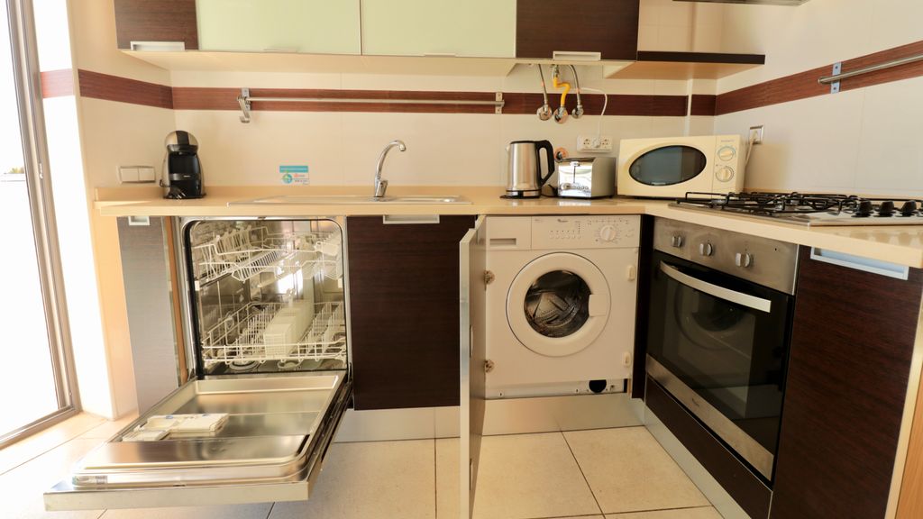 Olhos D' Água 1BR W/Pool & Parking by LovelyStay