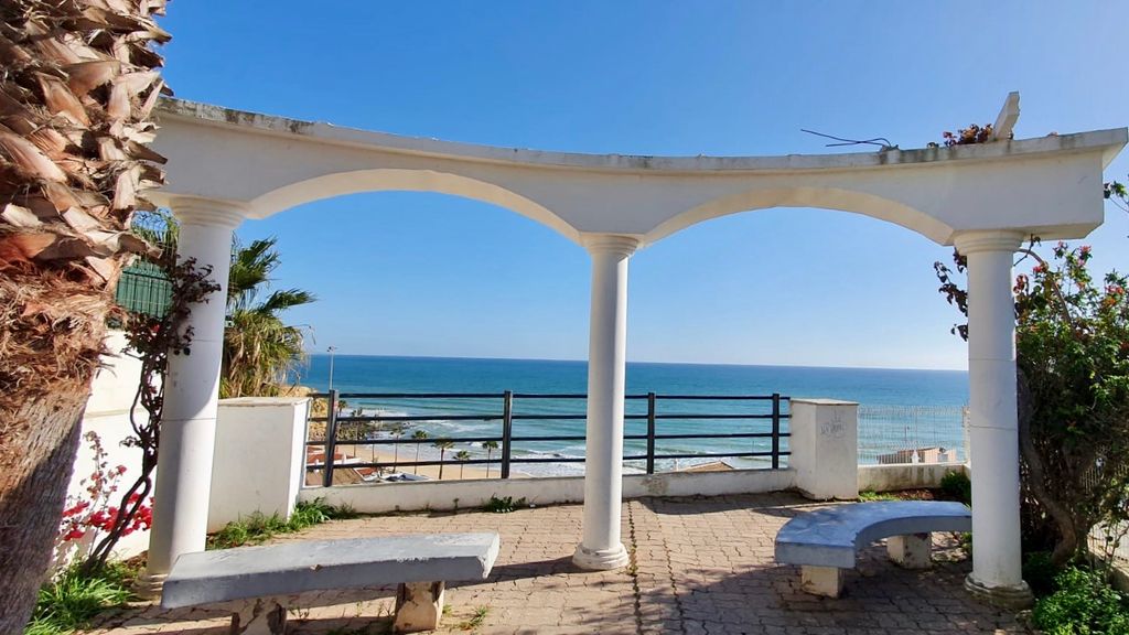 Olhos D' Água 1BR W/Pool & Parking by LovelyStay