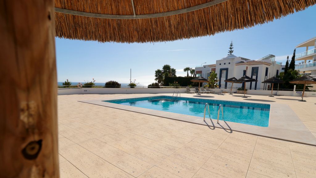 Olhos D' Água 1BR W/Pool & Parking by LovelyStay