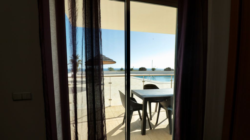 Olhos D' Água 1BR W/Pool & Parking by LovelyStay