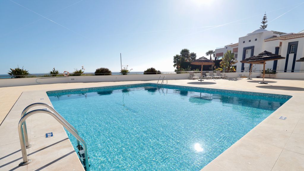 Olhos D' Água 1BR W/Pool & Parking by LovelyStay