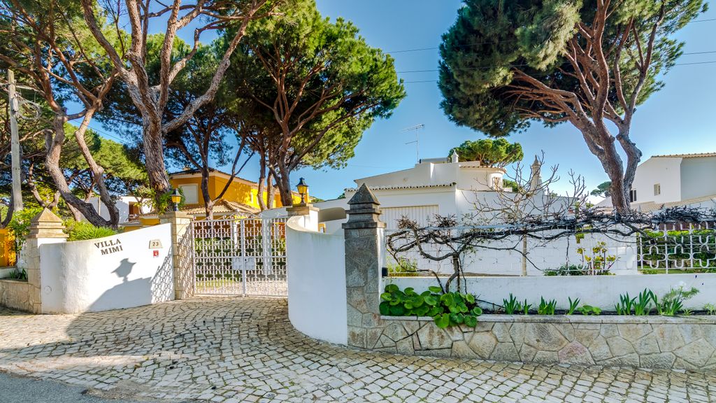 Villa Mimi by LovelyStay