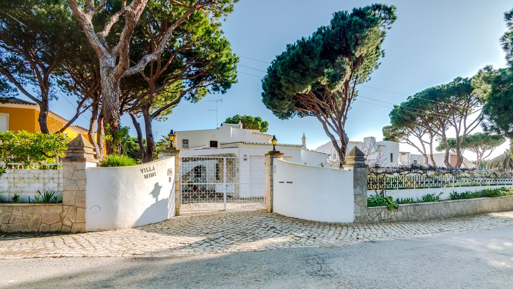 Villa Mimi by LovelyStay