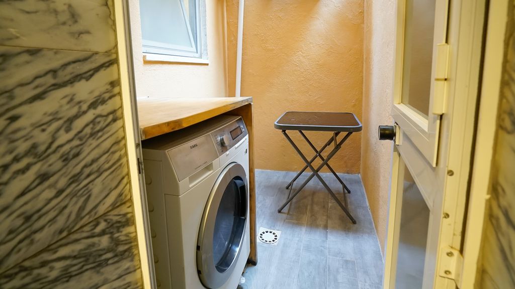 Cosmopolitan Chiado Apartment by LovelyStay