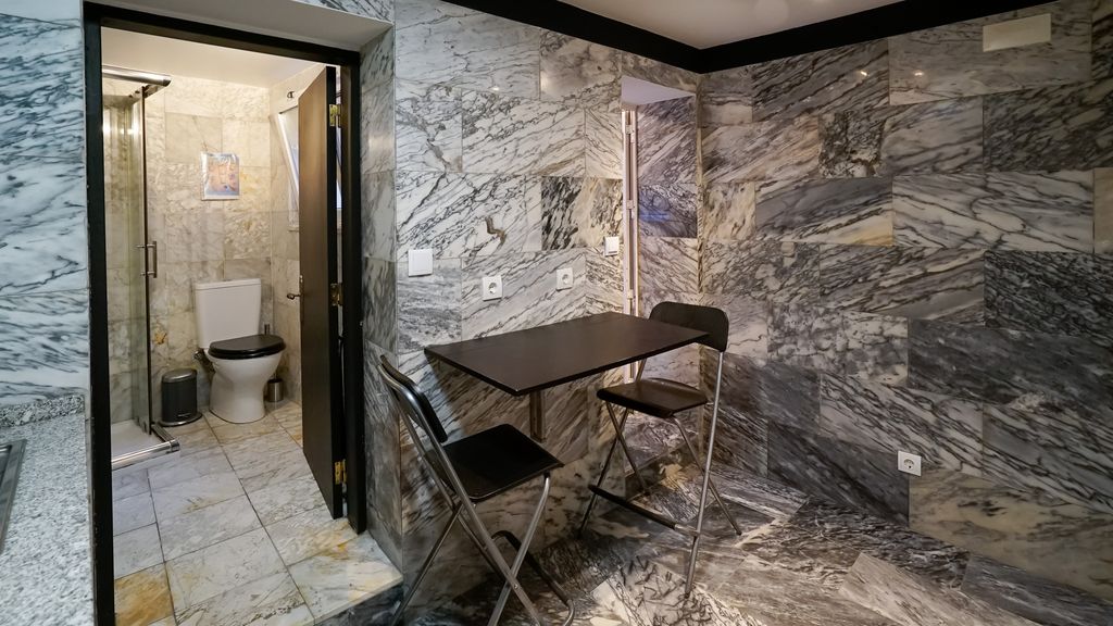 Cosmopolitan Chiado Apartment by LovelyStay