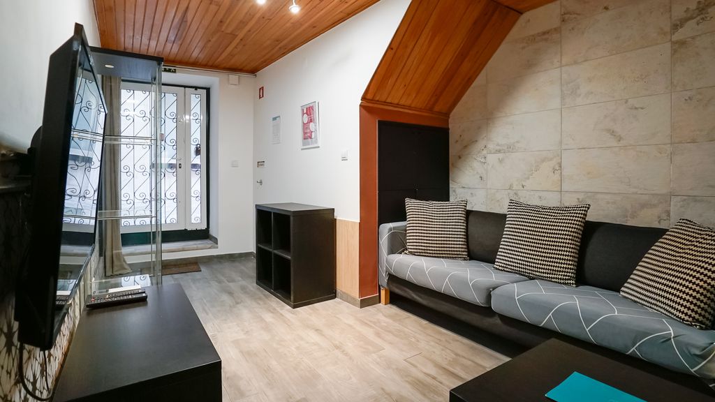 Cosmopolitan Chiado Apartment by LovelyStay
