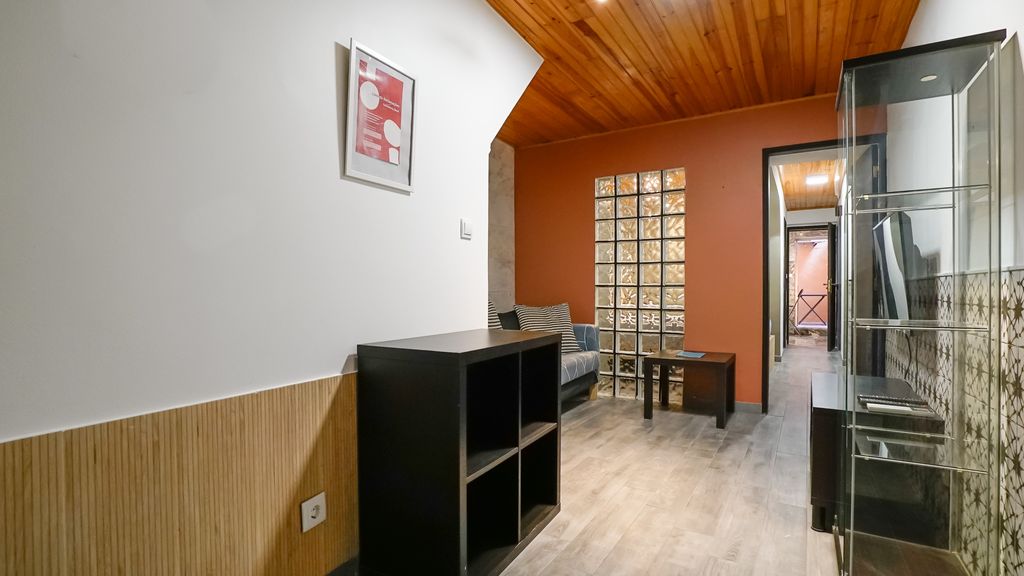 Cosmopolitan Chiado Apartment by LovelyStay