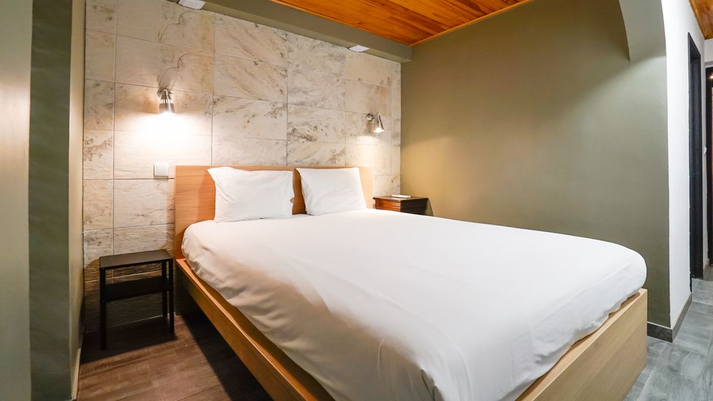 Cosmopolitan Chiado Apartment by LovelyStay