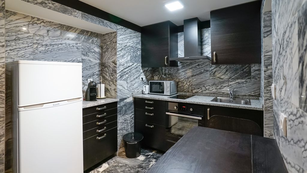 Cosmopolitan Chiado Apartment by LovelyStay