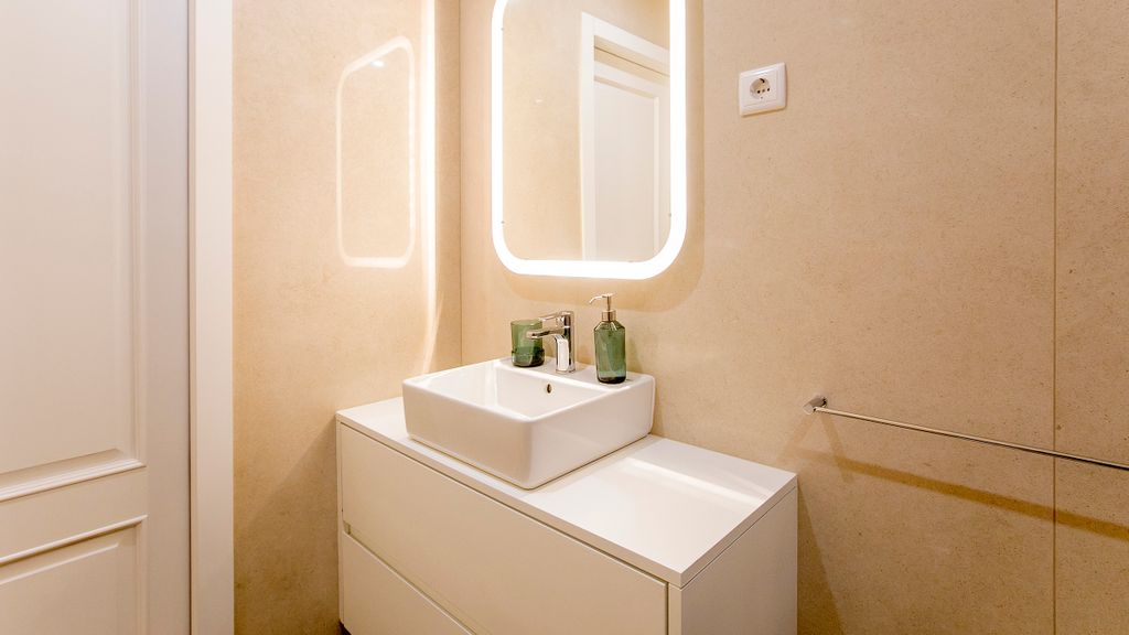 Newly Renovated Central Loft w/ AC by LovelyStay