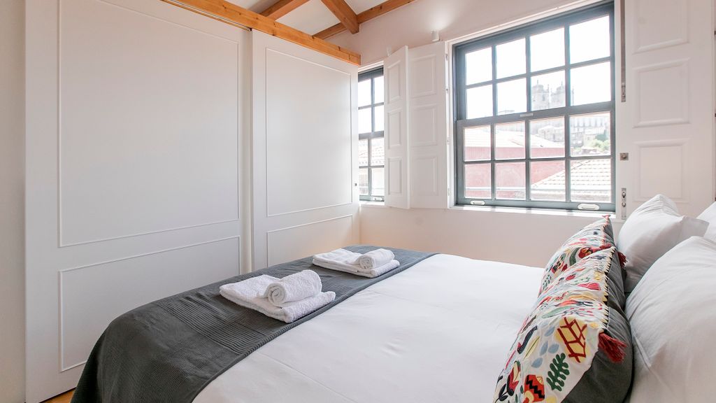 Newly Renovated Central Loft w/ AC by LovelyStay
