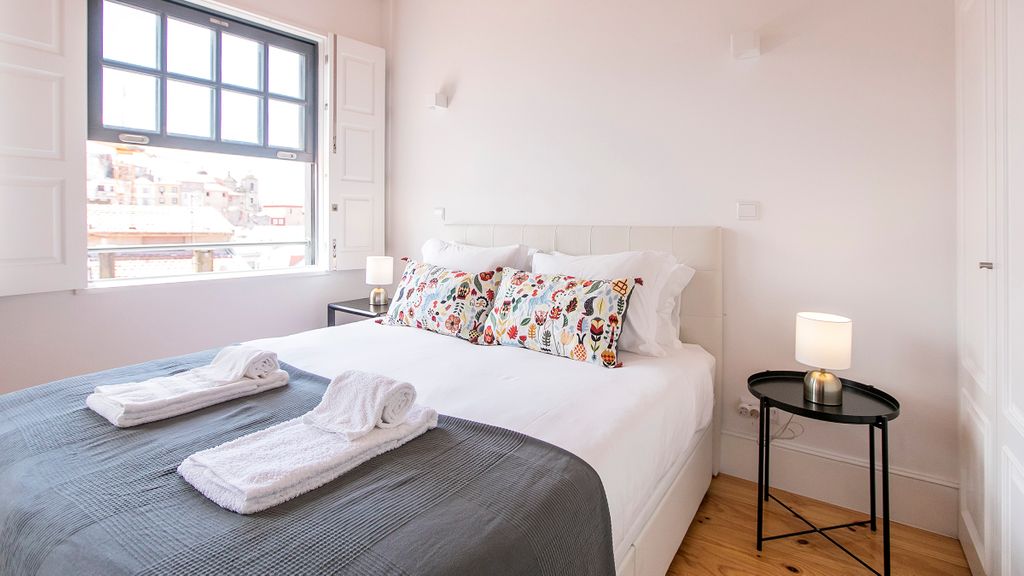 Newly Renovated Central Loft w/ AC by LovelyStay