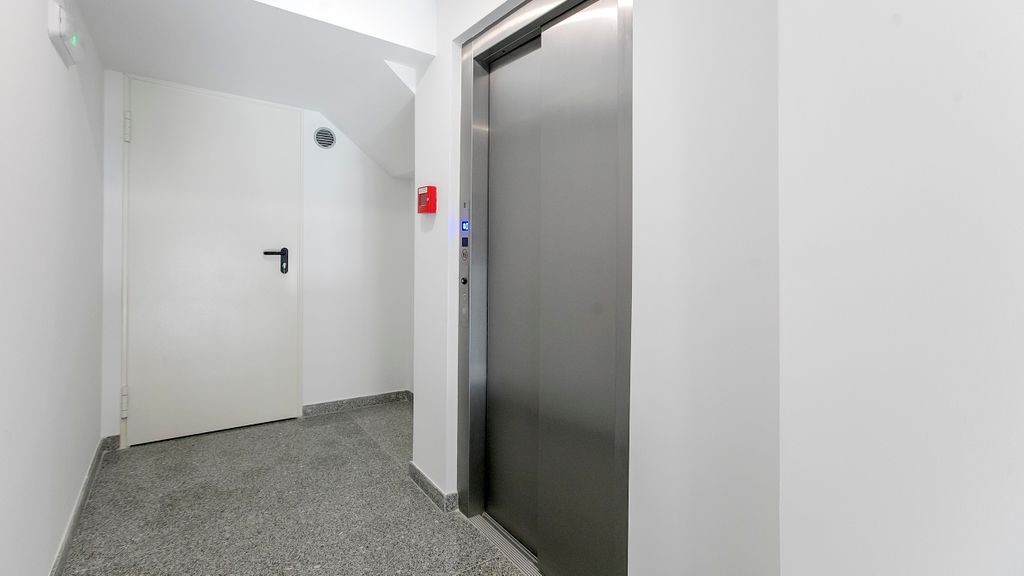Newly Renovated Central Loft w/ AC by LovelyStay