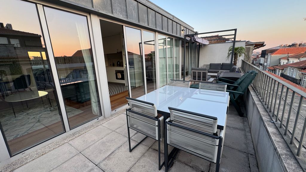 Luminous Premium Loft w/AC & Terrace by LovelyStay