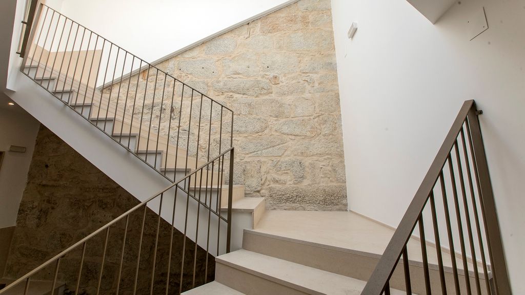 Luminous Premium Loft w/AC & Terrace by LovelyStay