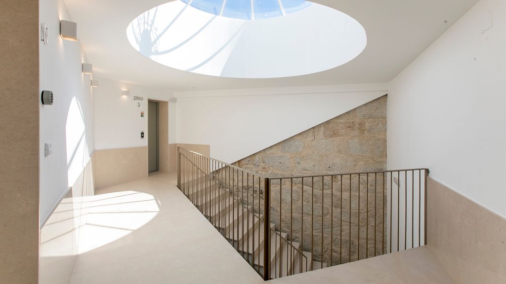 Luminous Premium Loft w/AC & Terrace by LovelyStay