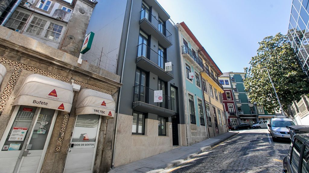 Luminous Premium Loft w/AC & Terrace by LovelyStay