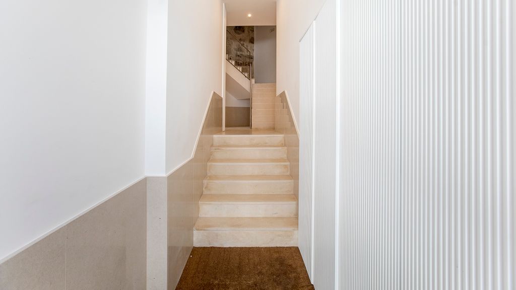 Luminous Premium Loft w/AC & Terrace by LovelyStay