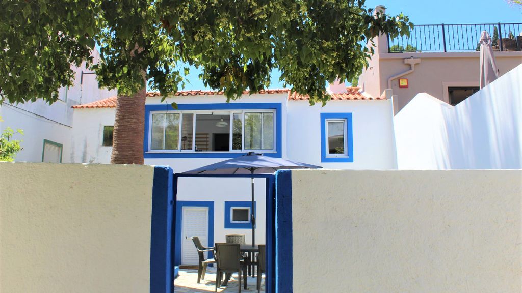 Casa Palmeira Azul by LovelyStay