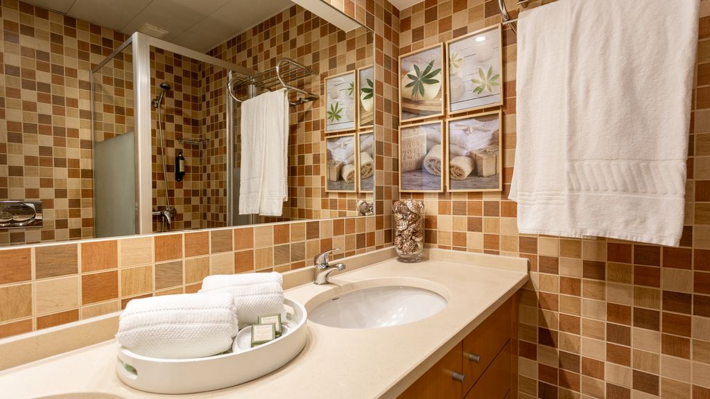 Divine Marina Apartment W/ Pool & Garden by LovelyStay